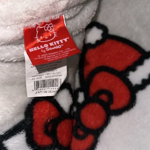 Queen Hello Kitty Christmas Blanket - Picture 3 of 3
